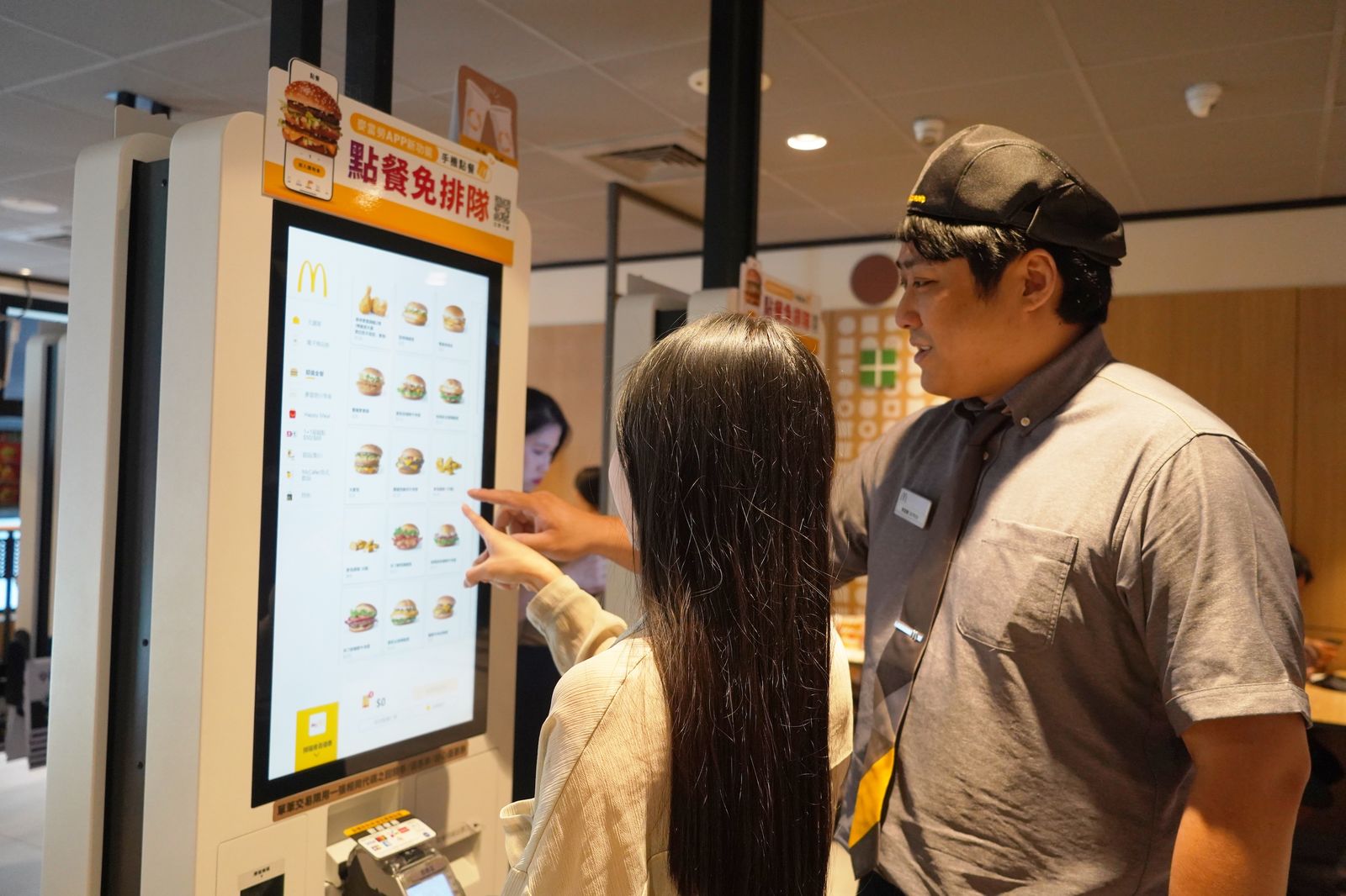 25 歲成為餐廳管理幹部! 麥當勞餐廳襄理如何翻轉他們的人生?