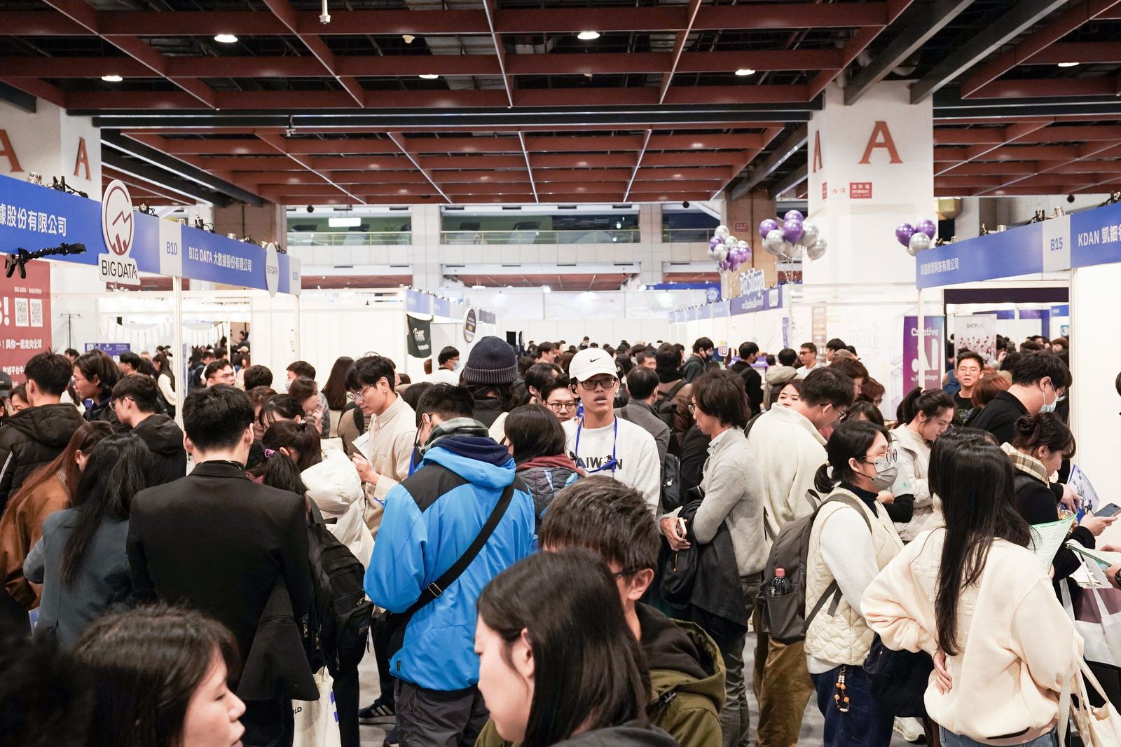 全台最大 AI 職涯盛會吸萬人參與!簡立峰、台積電、NVIDIA 齊聚,揭示 2026 AI 人才關鍵框架「問、用、管、造」